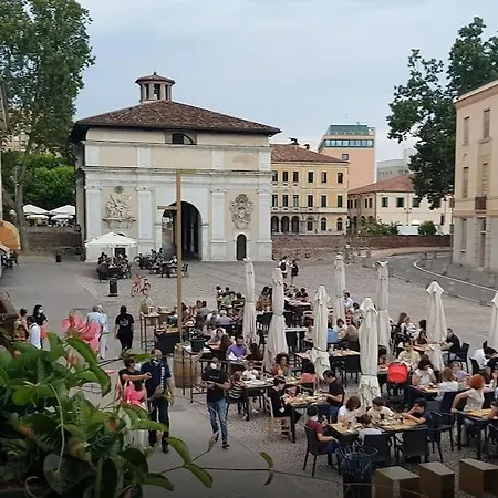 Storico Fronte Piazza In Borgo Portello Appartement *
