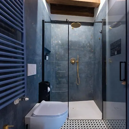 Storico Fronte Piazza In Borgo Portello アパート *